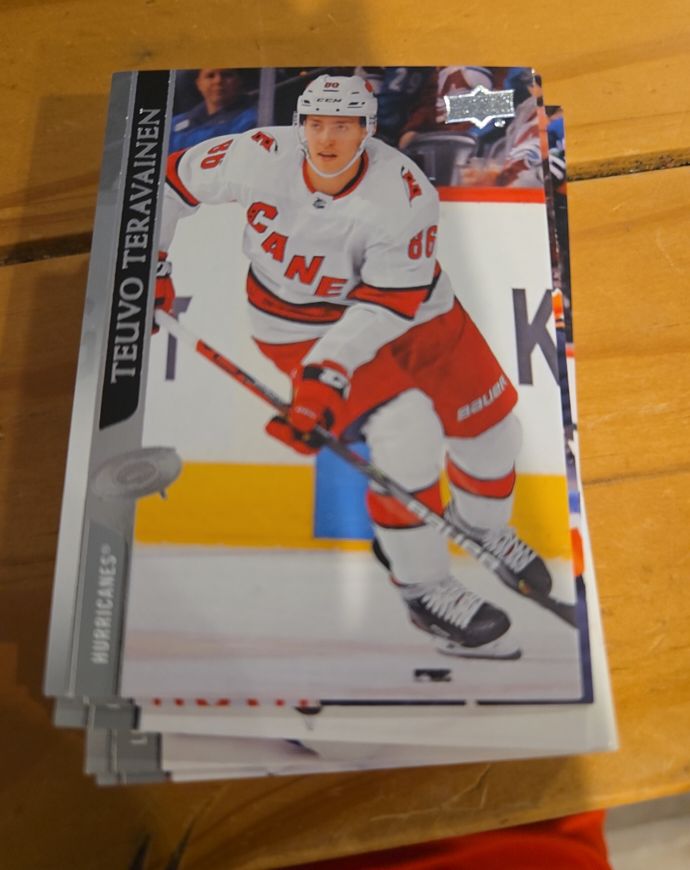 2020-21 Upper Deck #37 Teuvo Teravainen — front