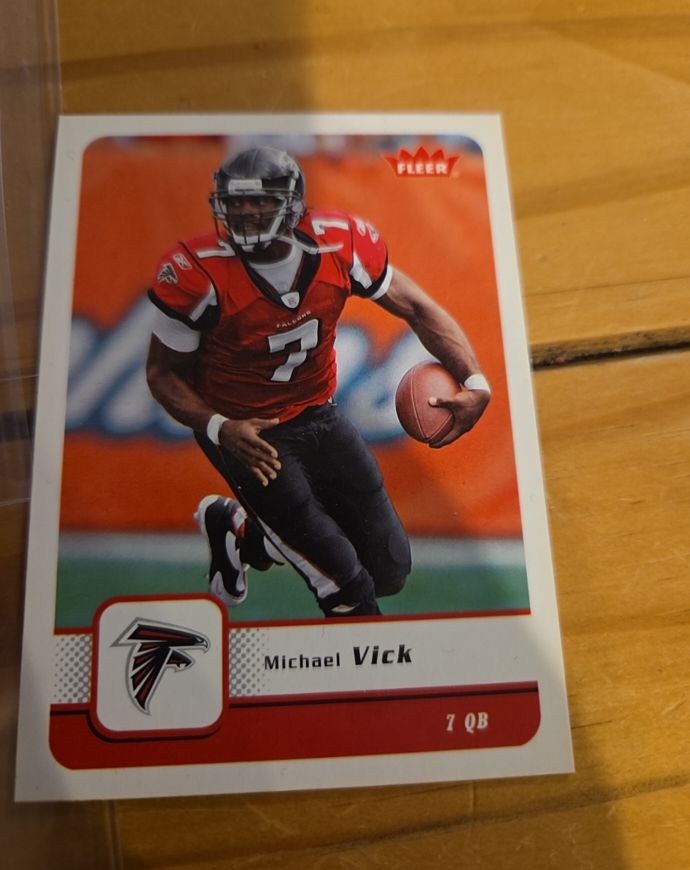 2006 Fleer #4 Michael Vick Atlanta Falcons — front