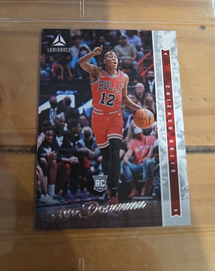 2021-22 Panini Chronicles Luminance #241 Ayo Dosunmu — front