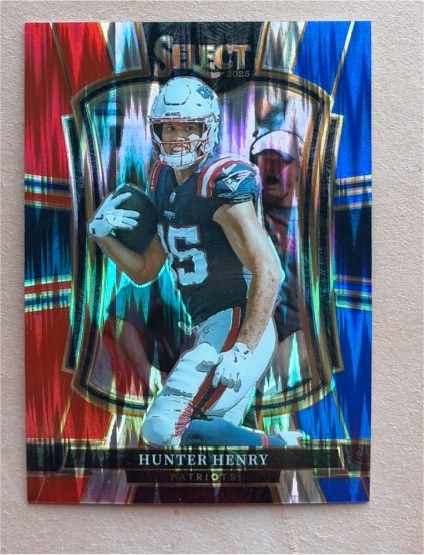 2025 Panini Select Premier Level #180 Hunter Henry Red & Blue Shock Prizm — front