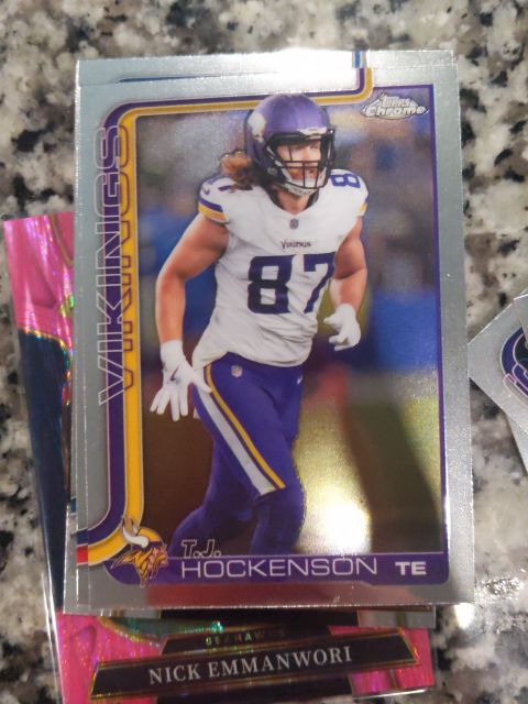 2025 Topps Chrome #200 T.J. Hockenson — front