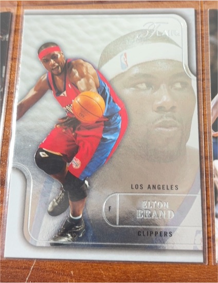 2003-04 Flair #22 Elton Brand — front