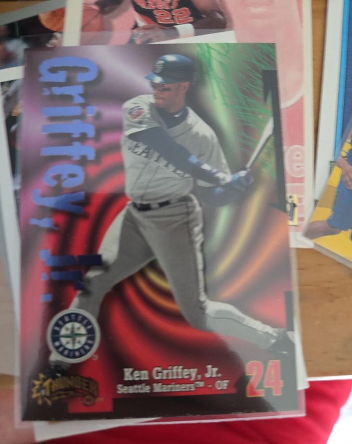 1998 Skybox Circa Thunder #100 Ken Griffey Jr. — front