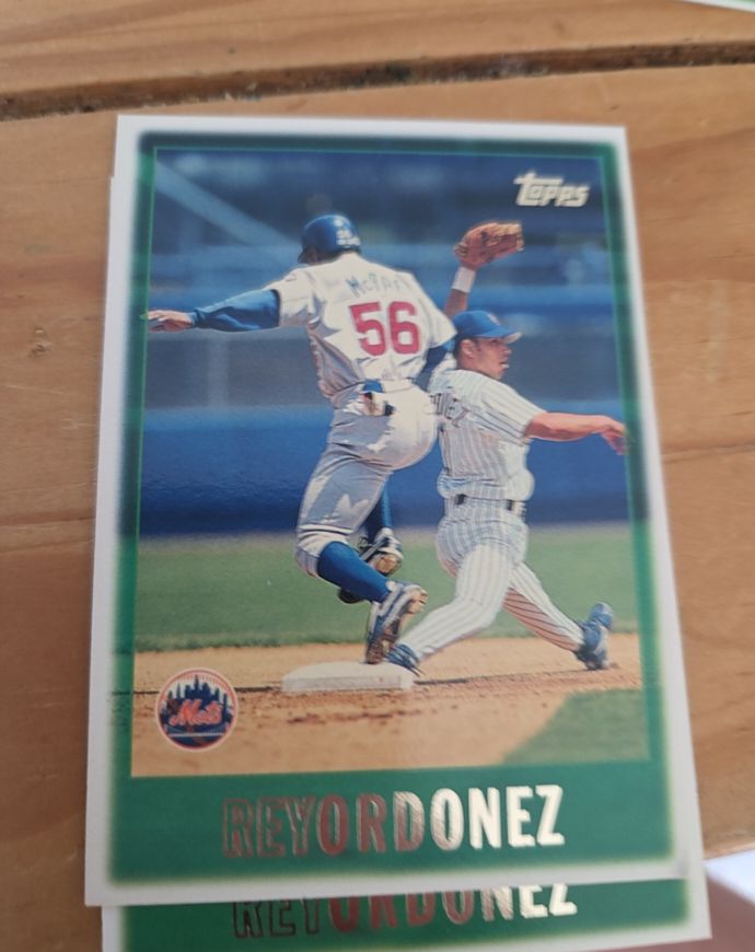 1997 Topps #180 Rey Ordonez — front