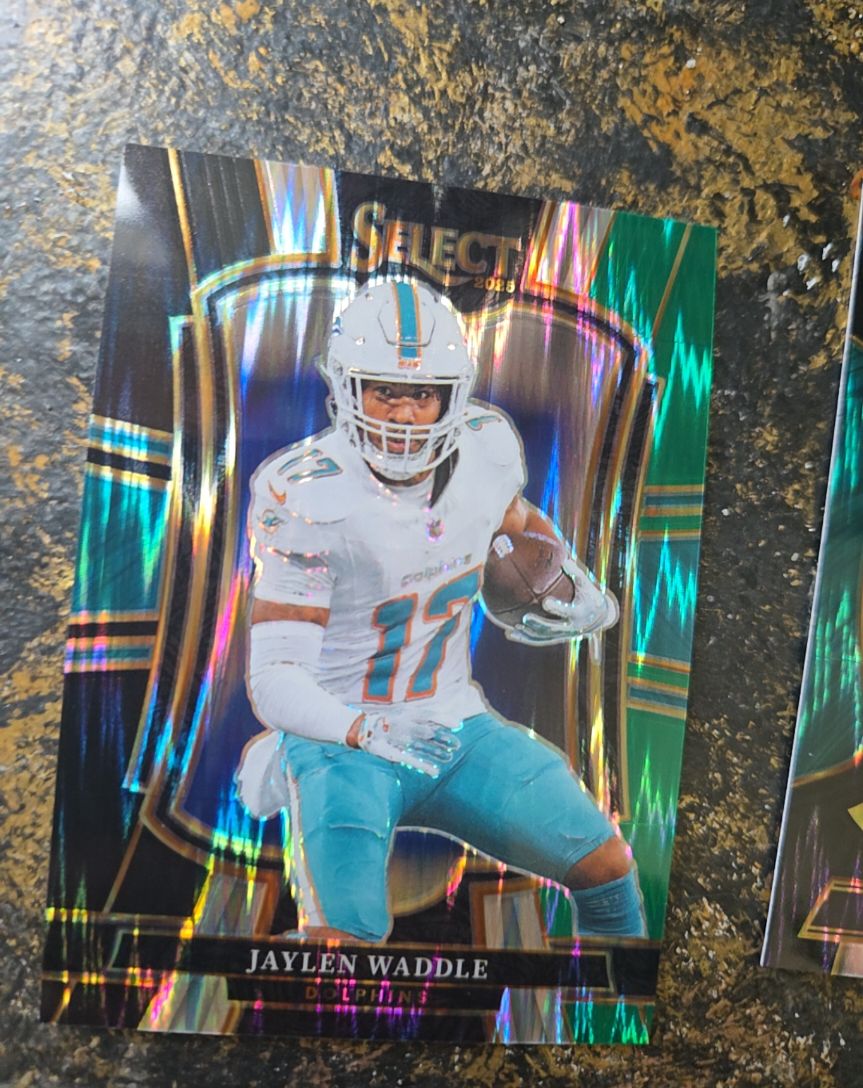 2023 Panini Select Club Level Die-Cut #257 Jaylen Waddle — front