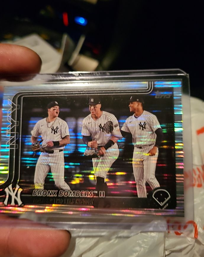 2025 Topps #184 Bronx Bombers II: Yankees Trio Eyes History Rainbow Foil — front