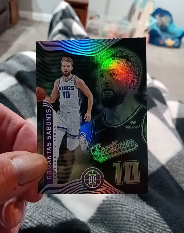 2021-22 Panini Illusions #90 Domantas Sabonis Sacramento Kings — front