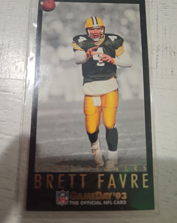1993 Fleer GameDay Gamebreakers #2 Brett Favre — front