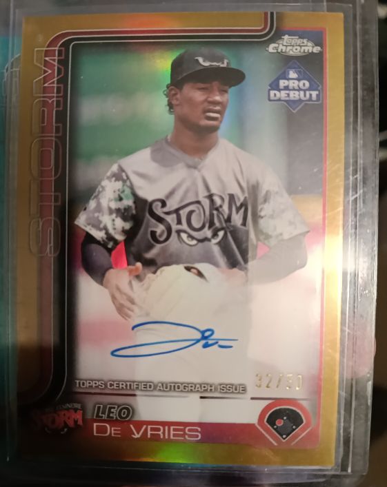 2025 Topps Chrome Pro Debut #PDC-17 Leo De Vries — front