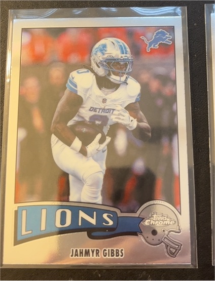 2025 Topps Chrome #1975-12 Jahmyr Gibbs — front