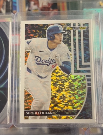 2025 Bowman #17 Shohei Ohtani Chrome Mojo Refractor Los Angeles Dodgers — front