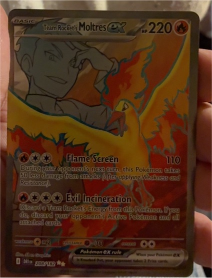 2022 Pokémon TCG #208 Team Rocket's Moltres ex — front