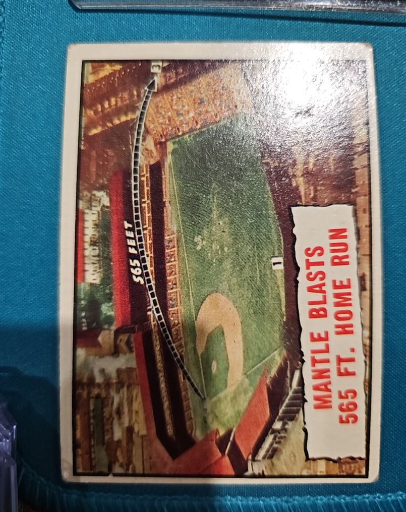 1961 Topps #406 Mickey Mantle Mantle Blasts 565 Ft. Home Run — front