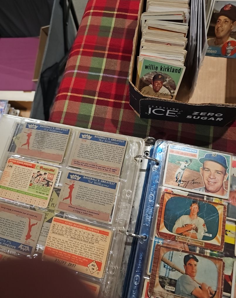 1957 Topps #100 Harvey Kuenn — front