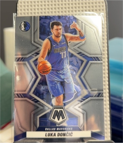 2021-22 Panini Mosaic #6 Luka Dončić — front