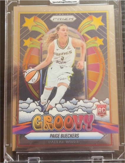 2025 Panini Prizm WNBA #12 Paige Bueckers Groovy Rookie — front