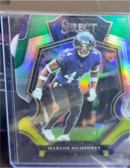 2022 Panini Select #109 Marlon Humphrey Premier Level Green and Yellow Prizm Die-Cut — front