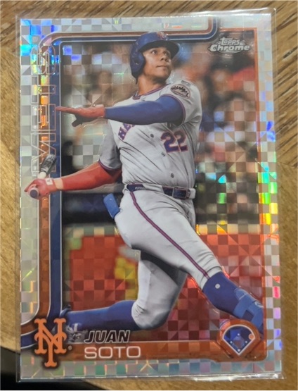2025 Topps Chrome #200 Juan Soto — front