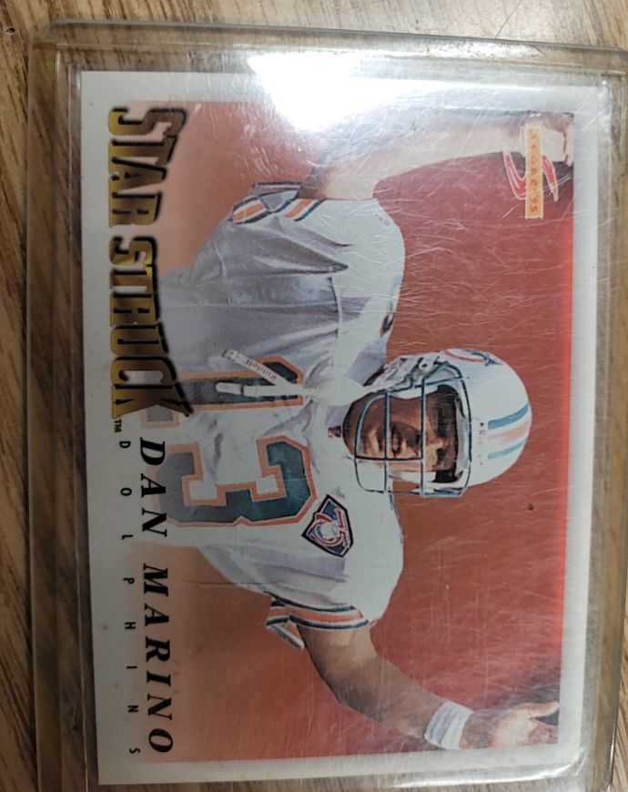 1995 Score Star Struck #214 Dan Marino — front