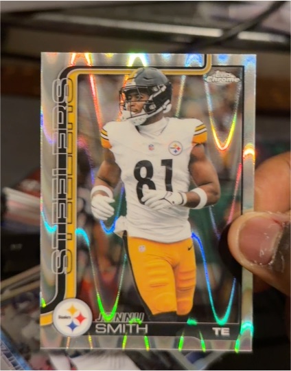 2025 Topps Chrome #257 Jonnu Smith RayWave Refractor — front
