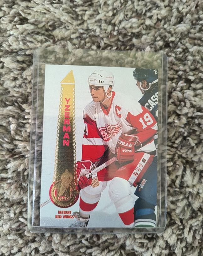 1994-95 Pinnacle #271 Steve Yzerman — front