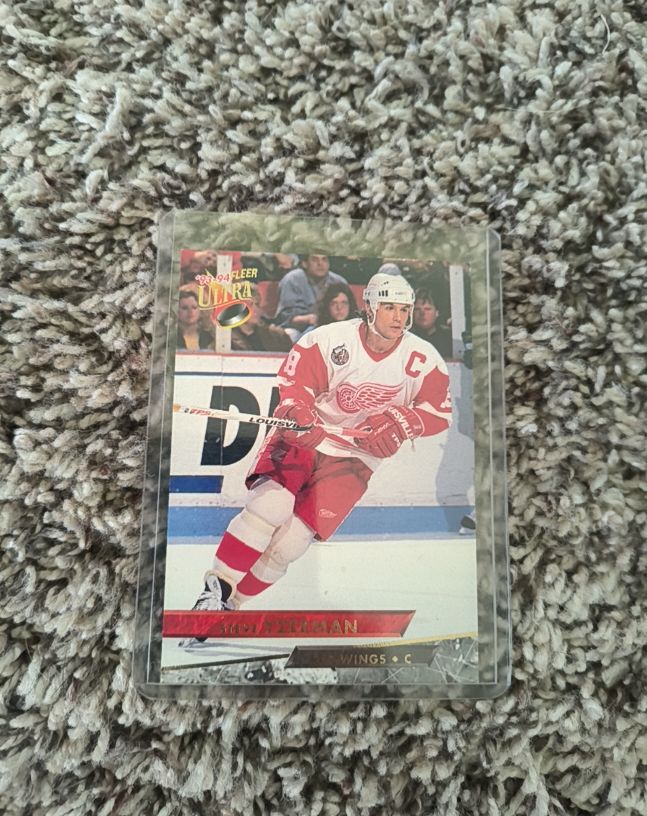 1993-94 Fleer Ultra #201 Steve Yzerman — front
