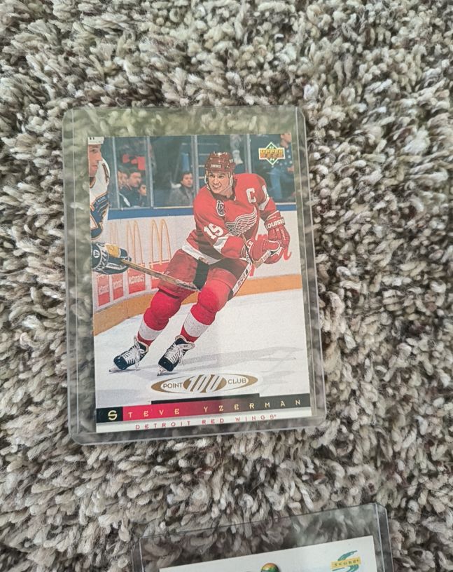 1993-94 Upper Deck #227 Steve Yzerman 100 Point Club — front
