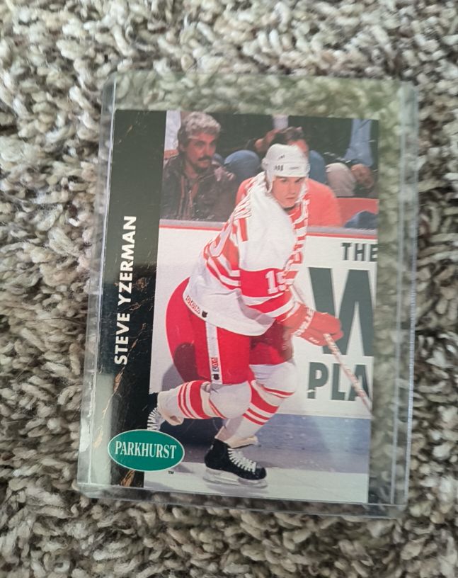 1991-92 Parkhurst #44 Steve Yzerman — front