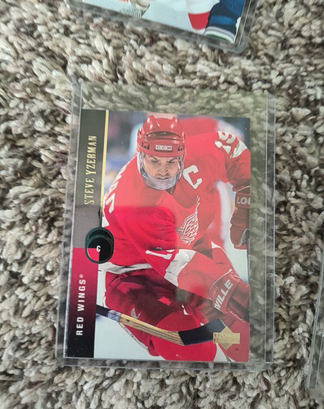 1994-95 Upper Deck #300 Steve Yzerman — front