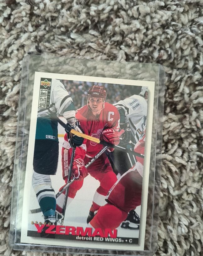 1995-96 Upper Deck Collector's Choice #266 Steve Yzerman — front