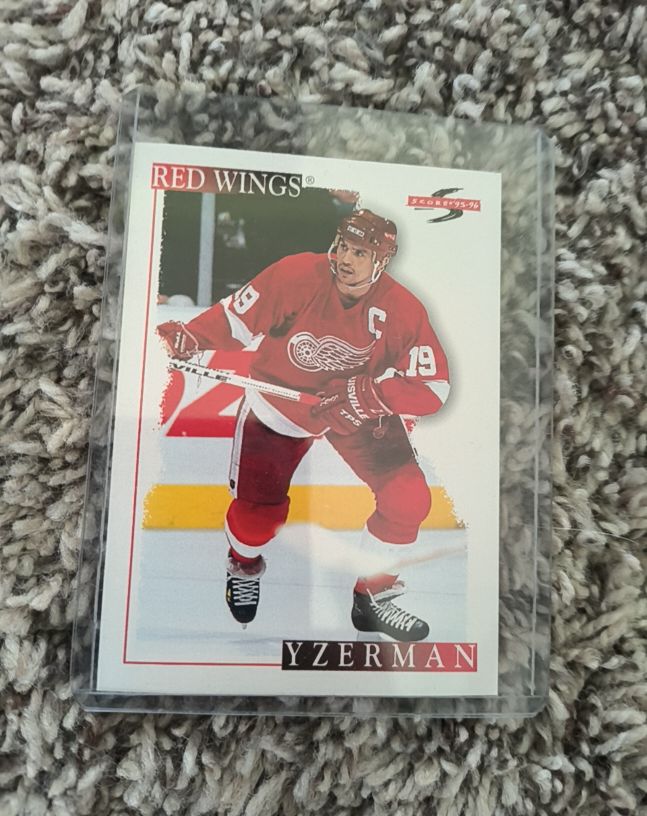 1995-96 Score #240 Steve Yzerman — front