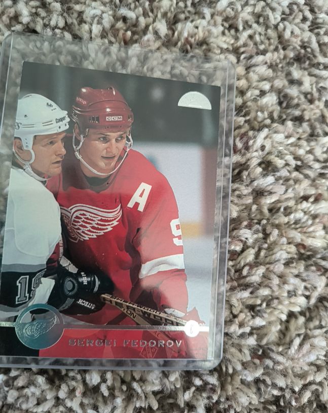 1994-95 Flair #218 Sergei Fedorov Detroit Red Wings — front