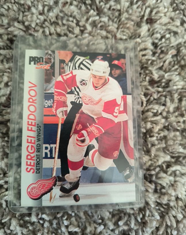 1992-93 Pro Set #40 Sergei Fedorov — front