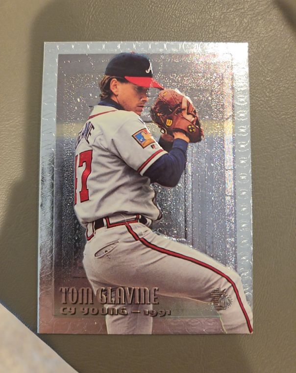 1995 Topps Embossed #111 Tom Glavine — front
