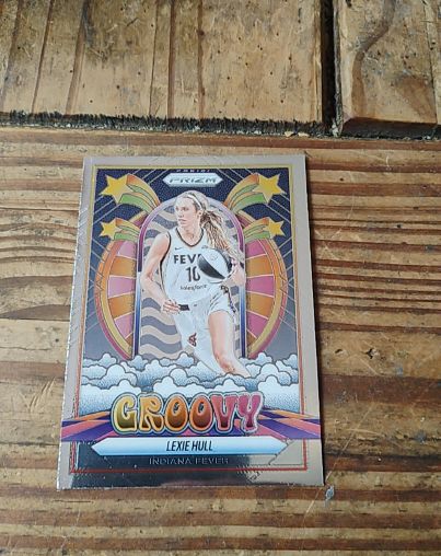 2025 Panini Prizm WNBA #11 Lexie Hull Groovy Indiana Fever — front