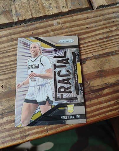 2025 Panini Prizm WNBA #15 Hailey Van Lith Fractal Rookie Card — front