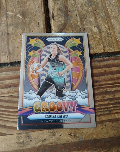 2025 Panini Prizm WNBA #9 Sabrina Ionescu Groovy Insert — front