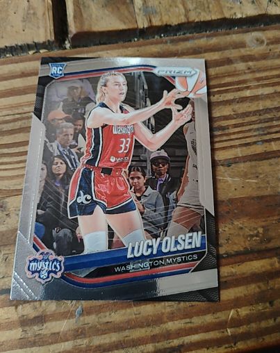 2025 Panini Prizm #104 Lucy Olsen — front