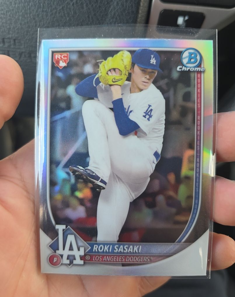 2025 Bowman Chrome #12 Roki Sasaki — front