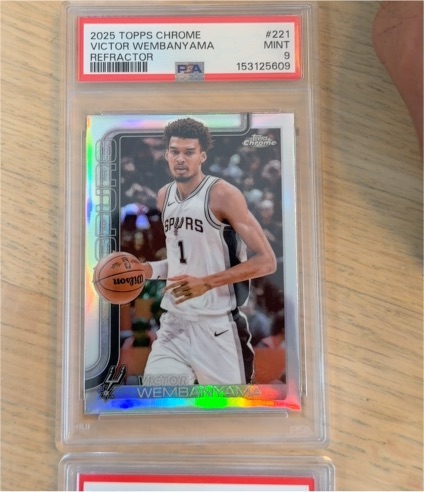 2025 Topps Chrome #221 Victor Wembanyama — front