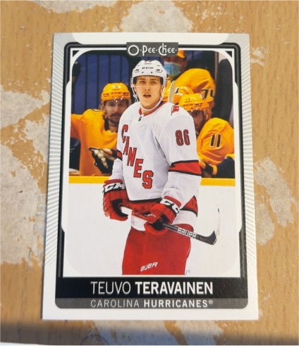 2021-22 O-Pee-Chee #395 Teuvo Teravainen — front