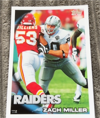 2010 Topps #207 Zach Miller Oakland Raiders — front