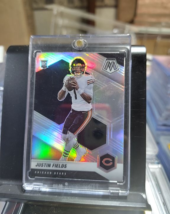 2021 Panini Mosaic #304 Justin Fields — front