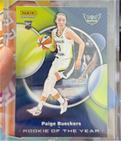 2025 Panini Instant WNBA #AW-ROY Paige Bueckers Rookie of the Year — front