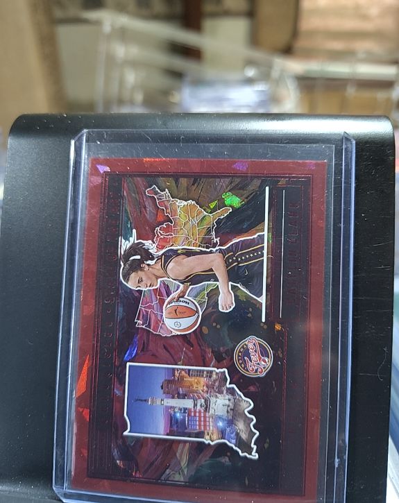 2025 Panini Caitlin Clark Chronicled #90 State of the Art Red Cracked Ice — front
