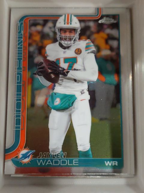 2025 Topps Chrome #186 Jaylen Waddle — front