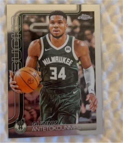 2025-26 Topps Chrome #137 Giannis Antetokounmpo — front