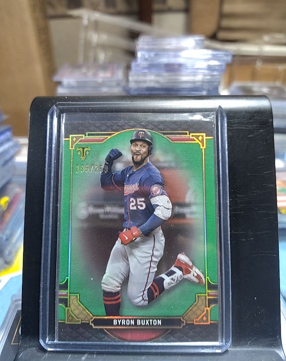 2022 Topps Museum Collection #26 Byron Buxton — front