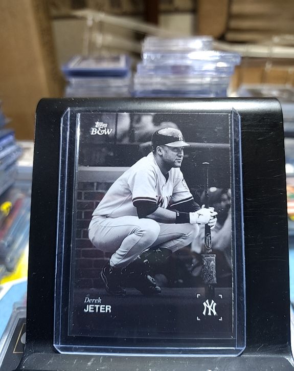 2025 Topps Black & White #094 Derek Jeter — front
