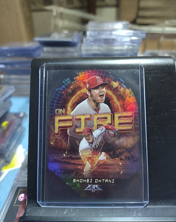 2022 Topps Fire #EF-1 Shohei Ohtani On Fire Die-Cut Insert — front